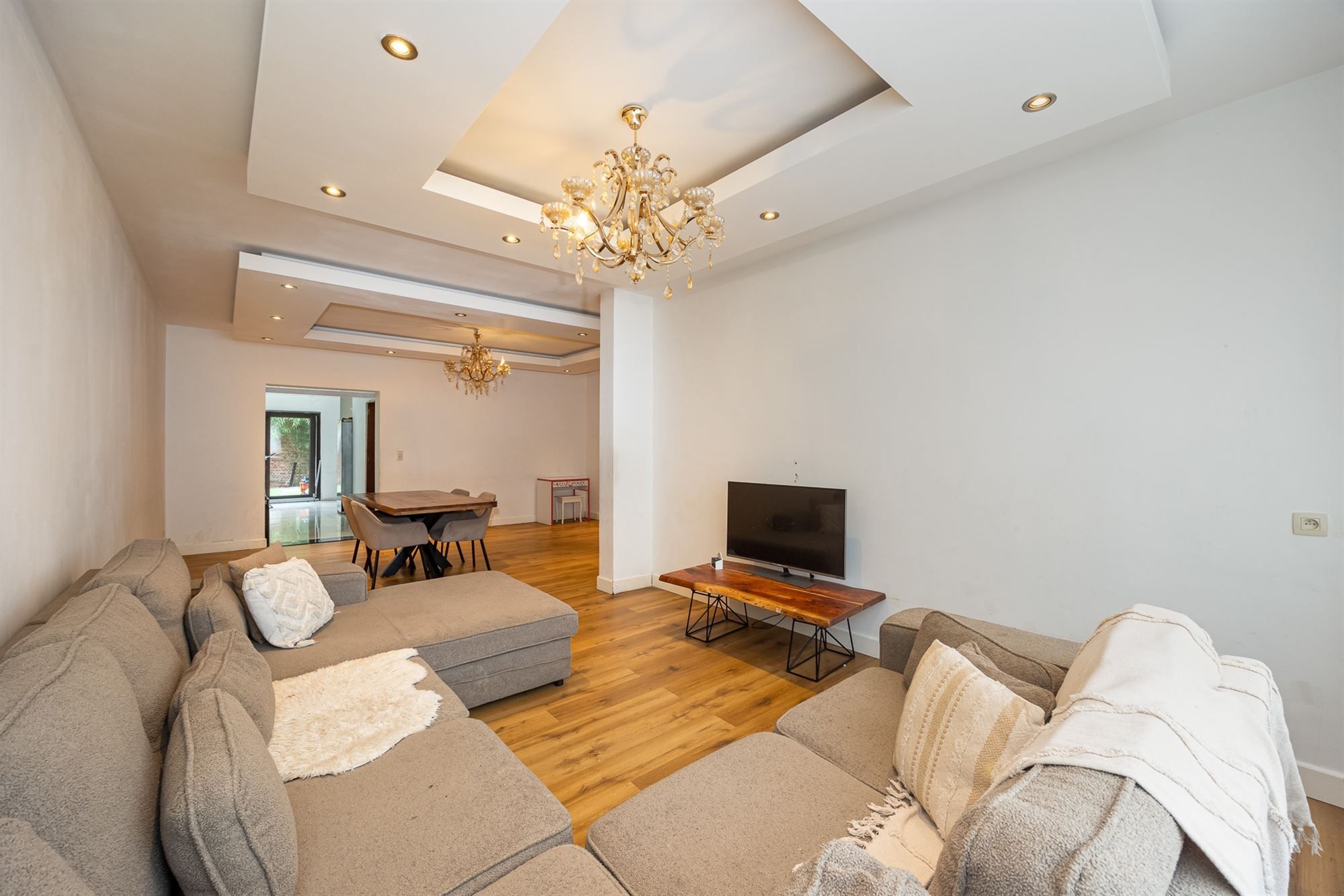 Ruime woning met 4 slpk en tuin in Wommelgem! foto 3