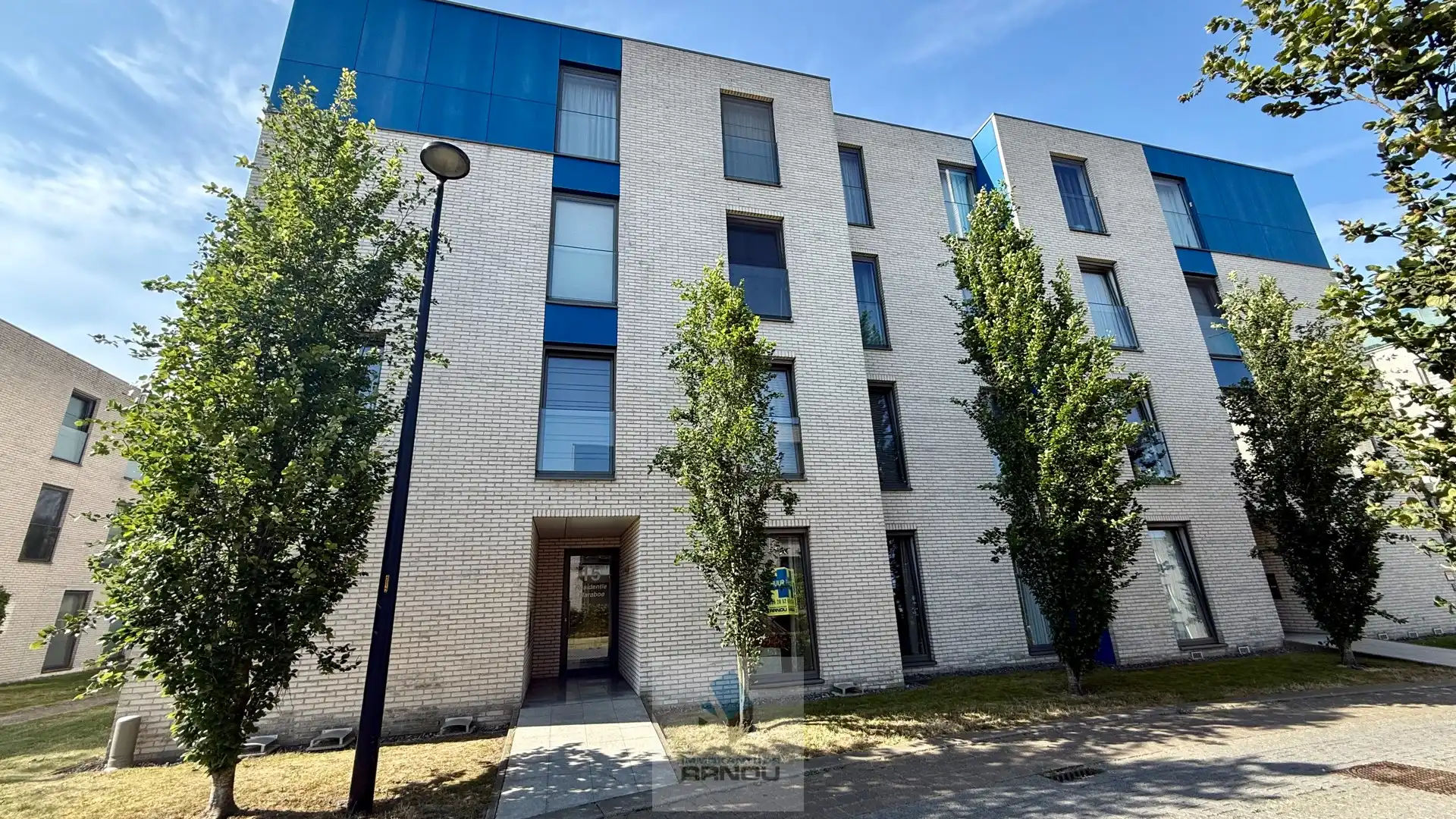 Centraal gelegen, gelijkvloers appartement met 2 slaapkamers en ruim terras met zicht op de Leie foto 2