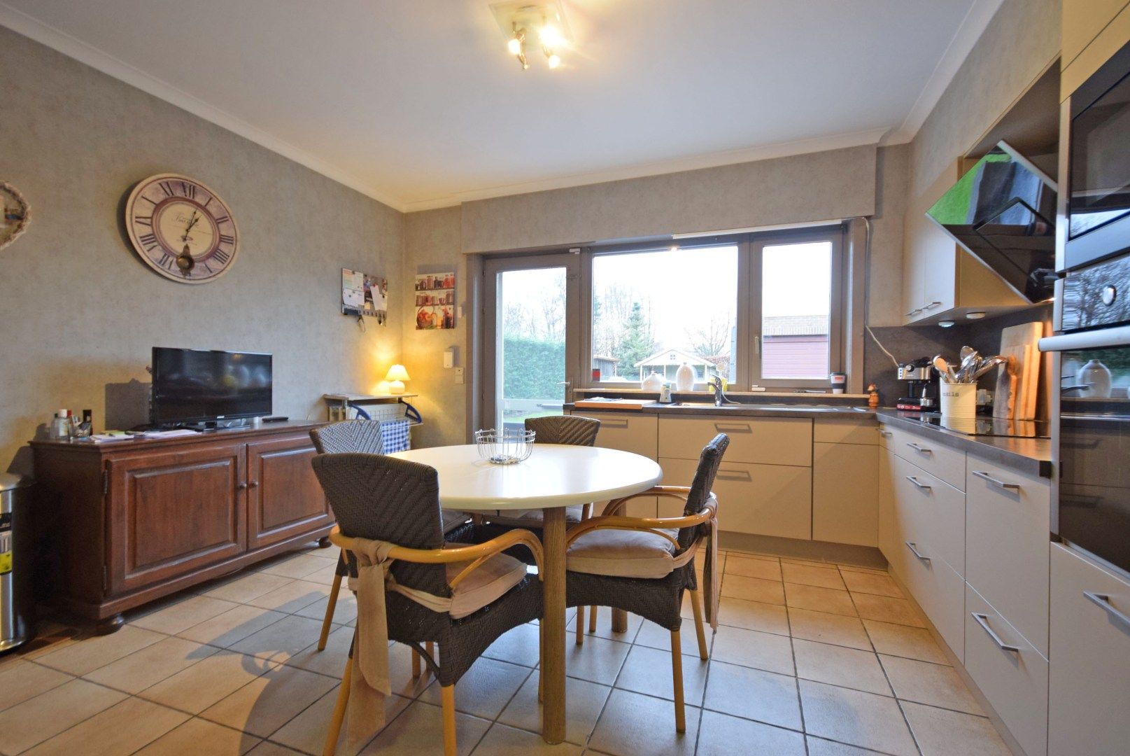 ZEER RUIME EN GOED ONDERHOUDEN HALF OPEN BEBOUWING foto 8