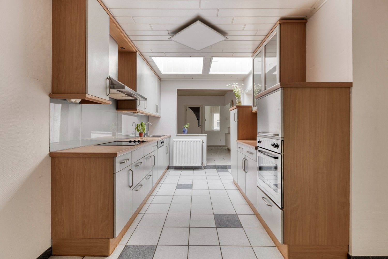 Halfopen gezinswoning met drie slaapkamers (mogelijkheid tot 4), grote tuin en zonnepanelen! foto 14