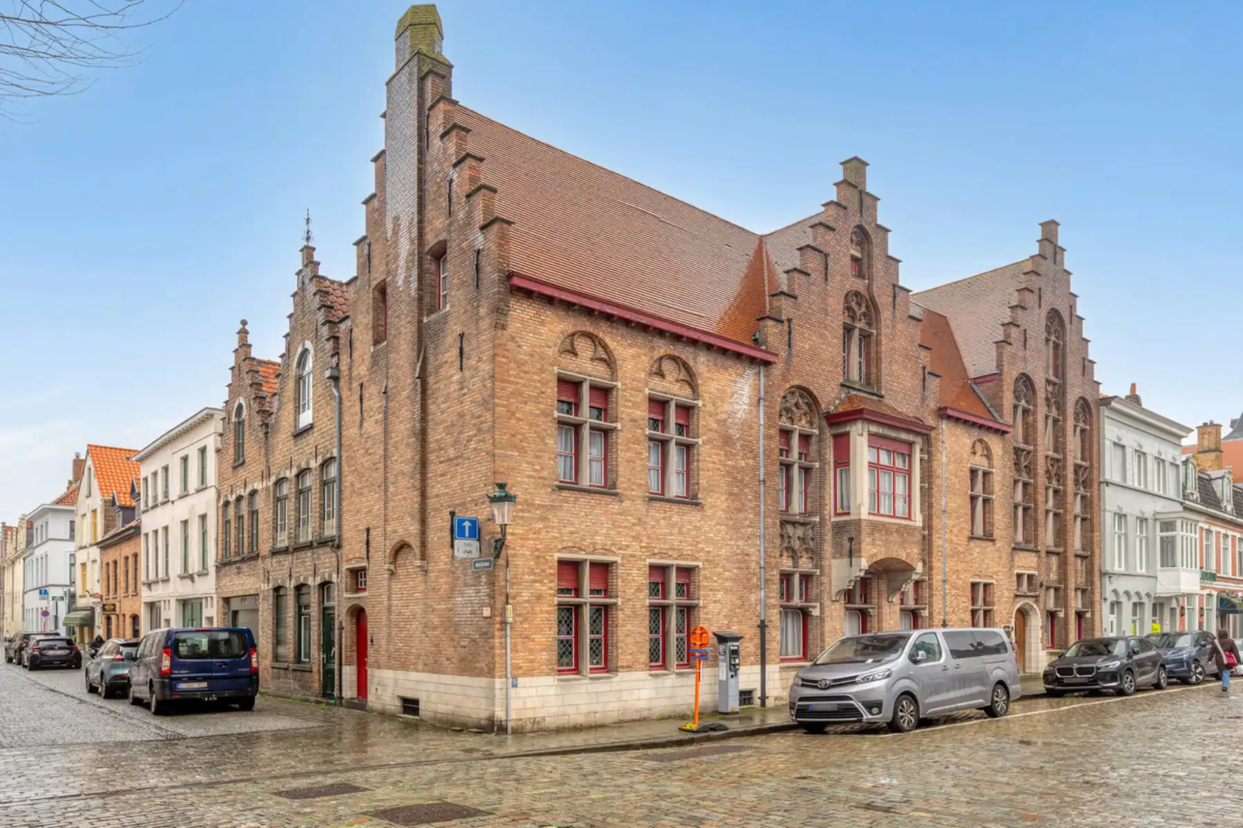 Neogotisch herenhuis op uitzonderlijke locatie foto 3