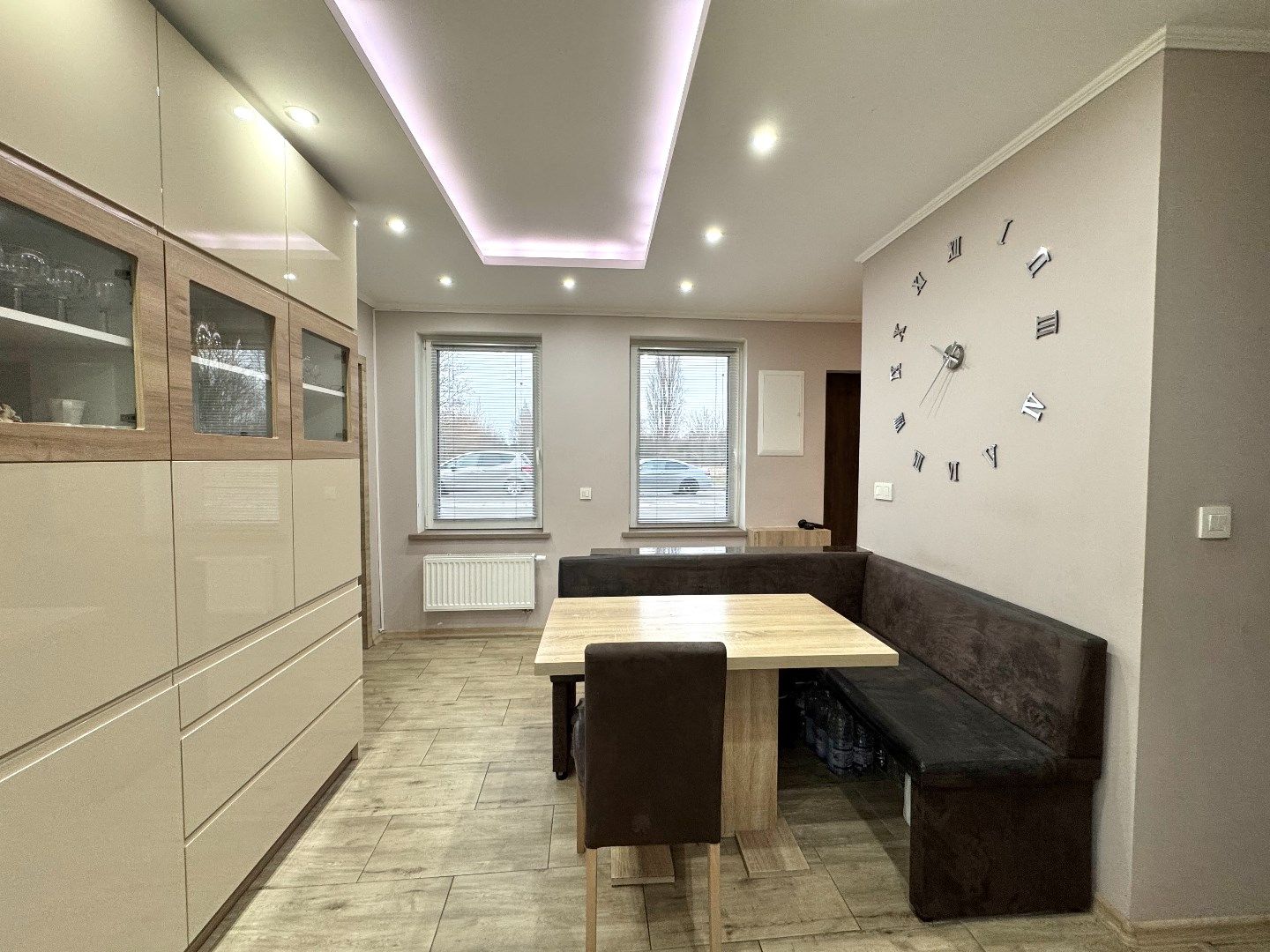 GERENOVEERDE HALFOPEN WONING MET 4 SLPKS EN RUIM TERRAS foto 10