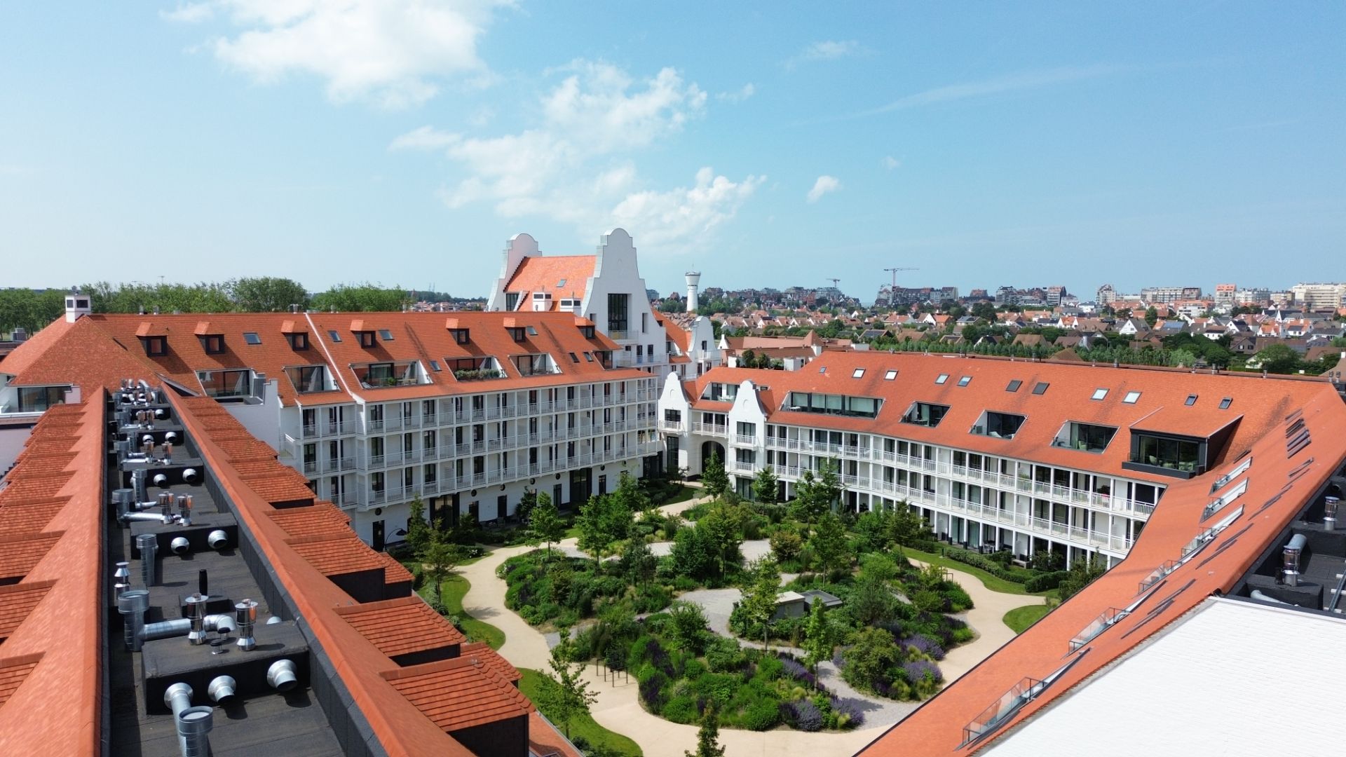 Prachtige duplex met twee slaapkamers en gezellig zonnenterras foto 3