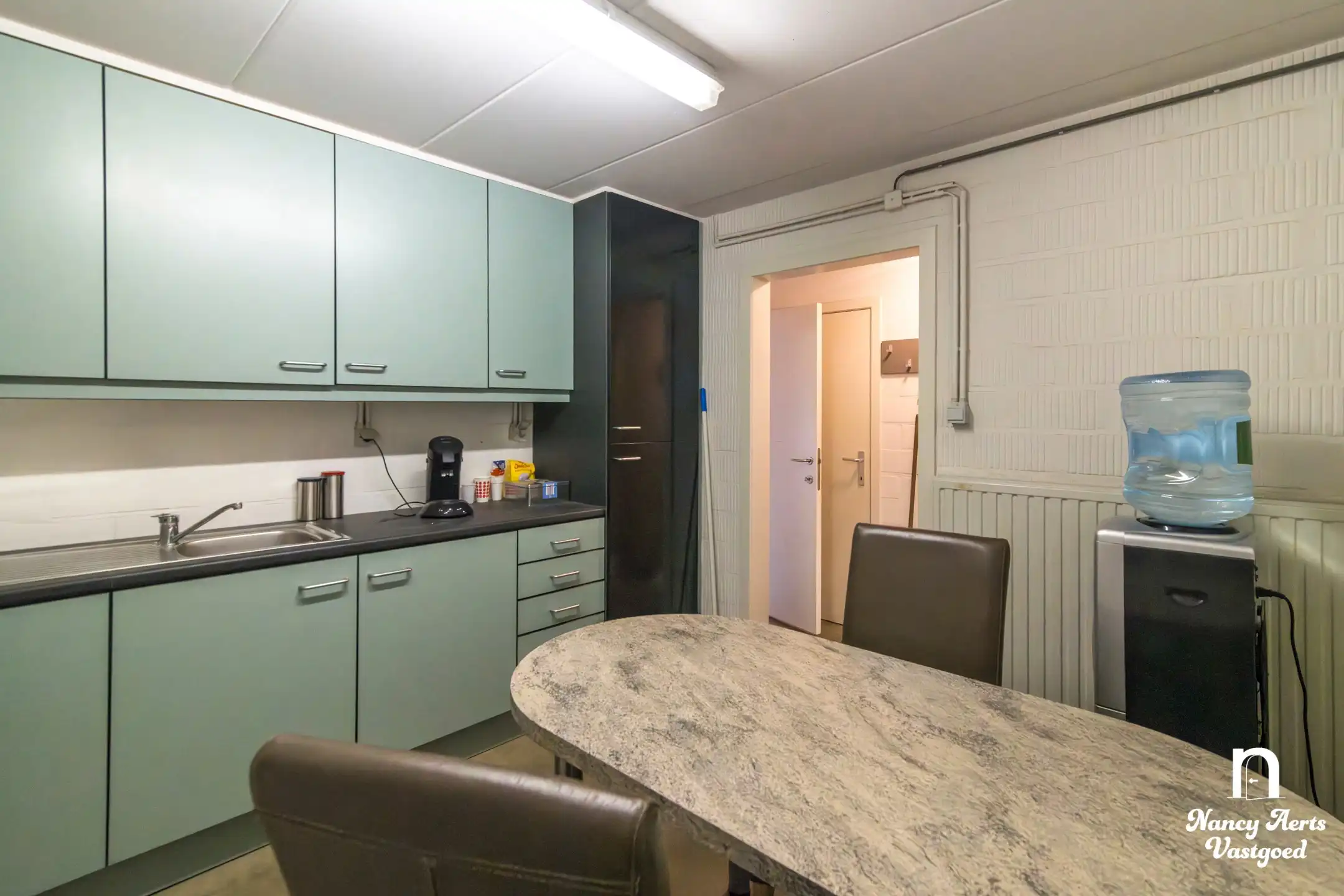 Loods van 550 m² met kantoor en woning met 4 slaapkamers foto 10