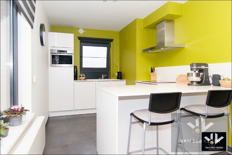 Ruim appartement met overdekt terras op gunstige locatie in Hasselt foto 8