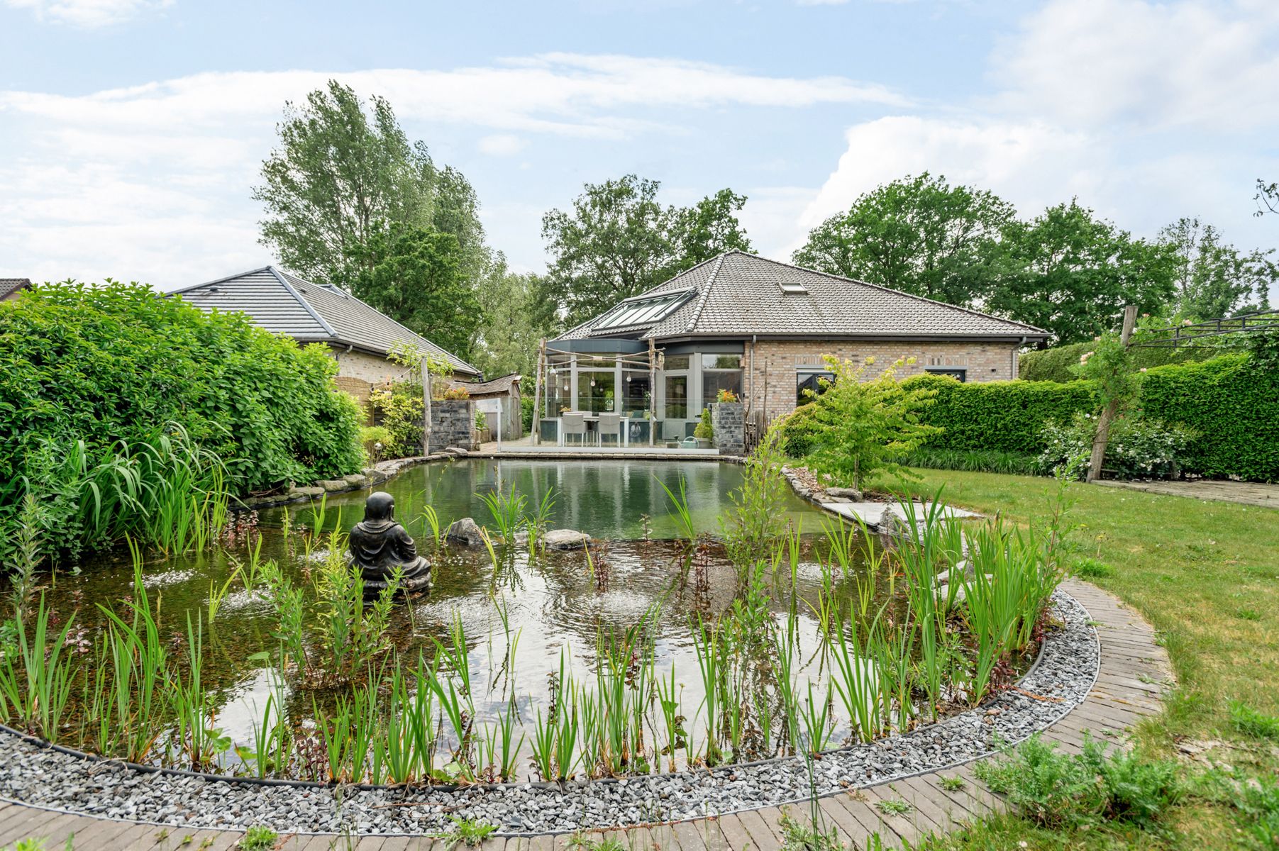 Villa met 4 slpk & werkuis100m2 op 1.290m² grond. foto {{pictureIndex}}