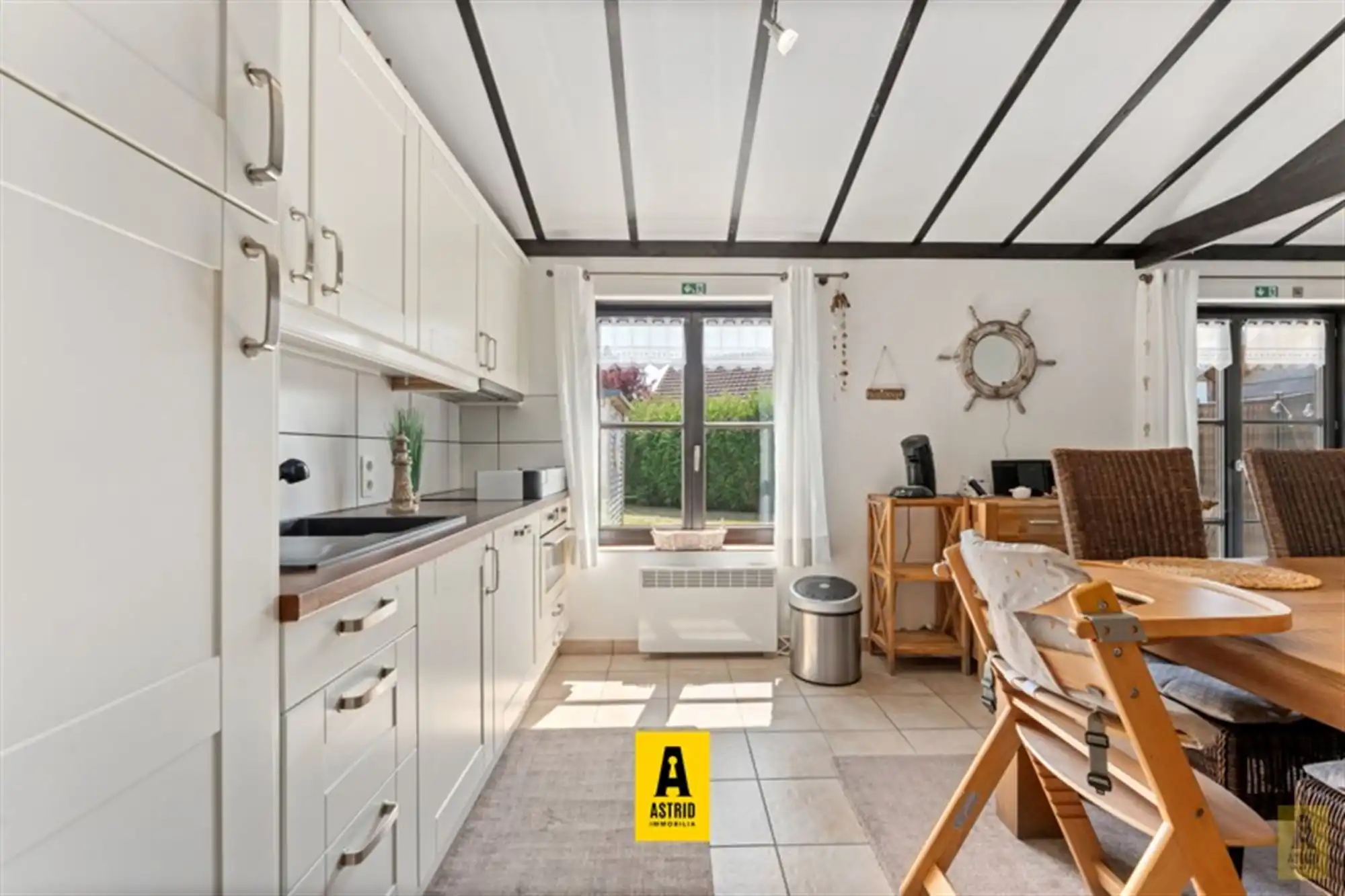 Schitterende vakantiewoning met parking en zonnige tuin! foto 9