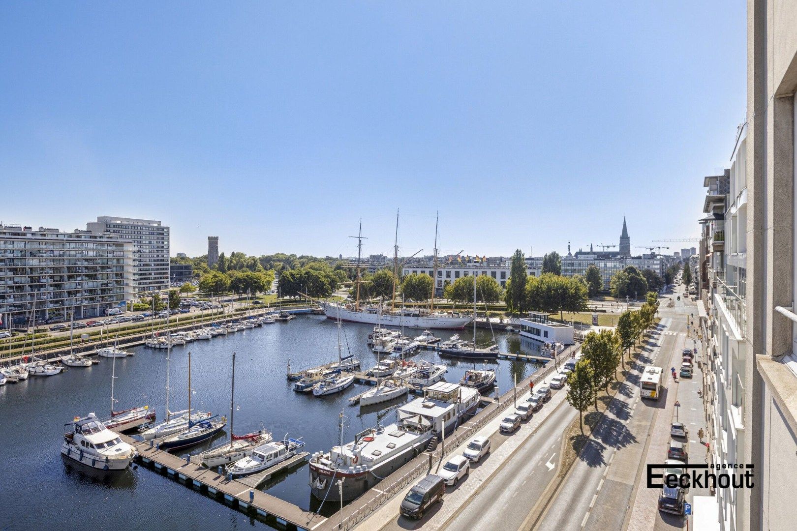 Uiterst ruim (154 m²) hoekappartement met frontaal zicht op de jachthaven te Oostende! foto 22