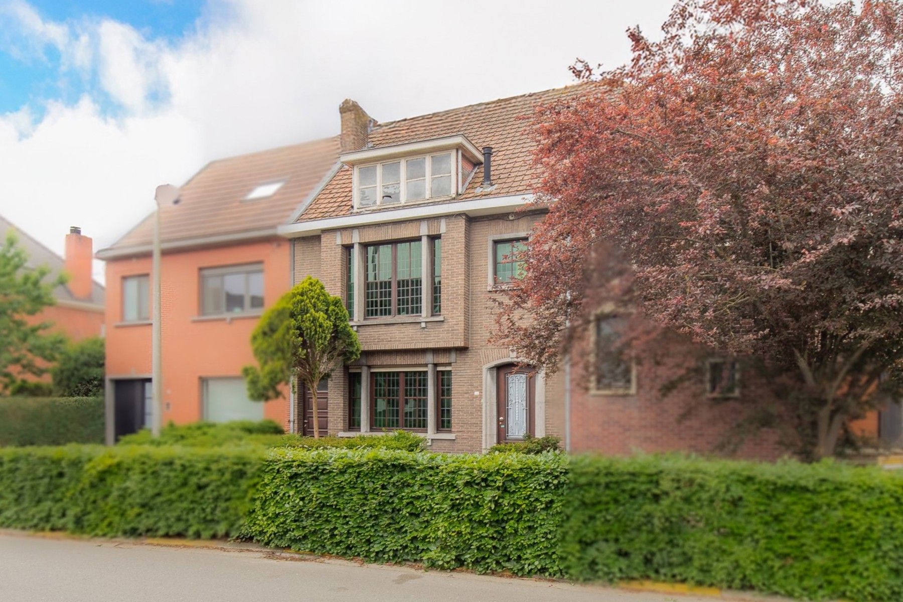 Hoofdfoto van de publicatie: Charmante, te renoveren gezinswoning op centrale locatie