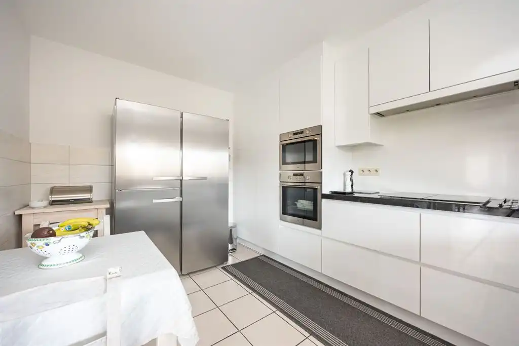 Groot hoekappartement met bijzonder veel lichtinval op de 2e verdieping foto 6