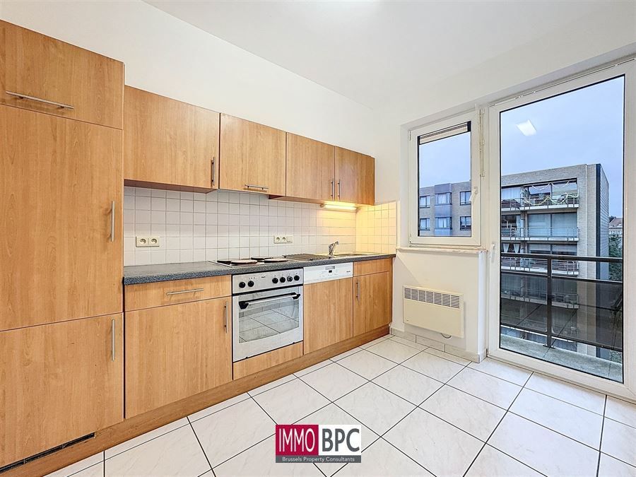 Appartement spacieux et moderne avec terrasse et option d'achat d'un parking souterrain

Cet appartement prêt à emmenager attire immédiatement un public jeune grâce à son équilibre parfait entre esthétique et confort. Des matériaux faciles à entreten foto 5