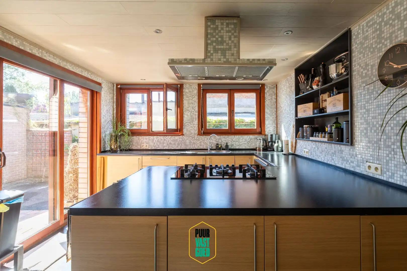 Verzorgde comfortabele halfopen wonig op 476 m² grond, met aangename tuin foto 8
