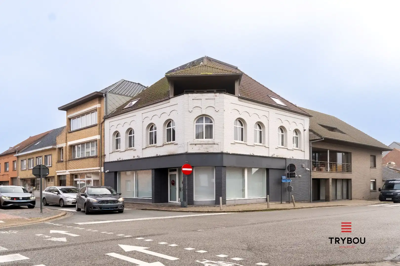 Ruime en instapklare kantoorruimte in centrum Houthulst - extra mogelijkheid tot aankoop bovenstaand appartement!  foto 2