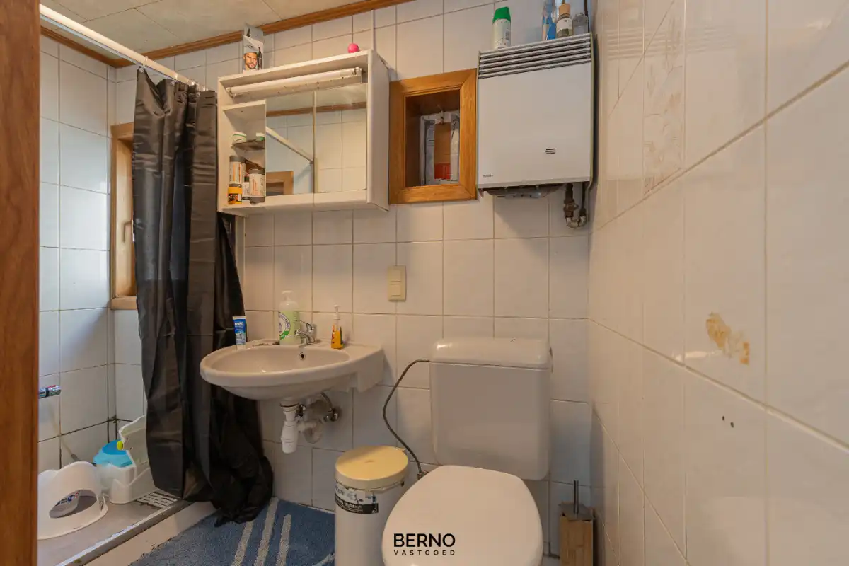 Op te frissen woning met koer foto 7