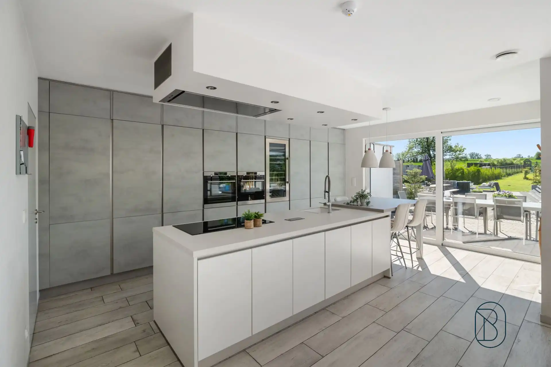 Exclusieve villa met 7 slpk, zwembad en tuin met open zicht foto 11