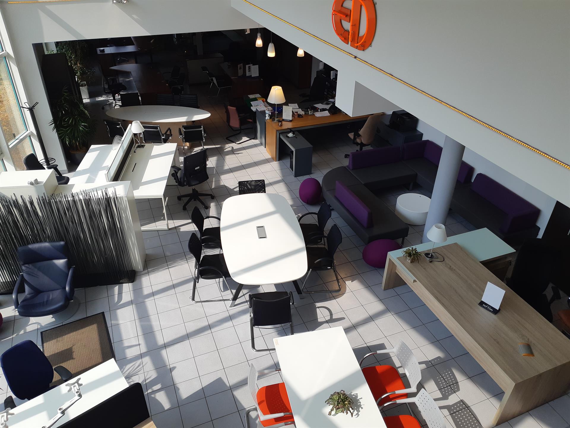 TE HUUR - Bedrijfshal met mooie showroom en kantoorruimte foto 10