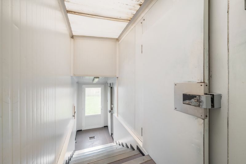 Lauwe-Centrum. Uitstekende gelegen handelseigendom : wonen en werken met 4 slaapkamers met tuin en aparte ingang garagegebouw en parking. POLYVALENTE EIGENDOM MET POTENTIEEL ! foto 18