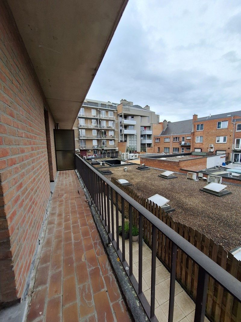 Knap gerenoveerd en perfect gelegen appartement in Genk CENTRUM met AUTOSTANDPLAATS foto 19