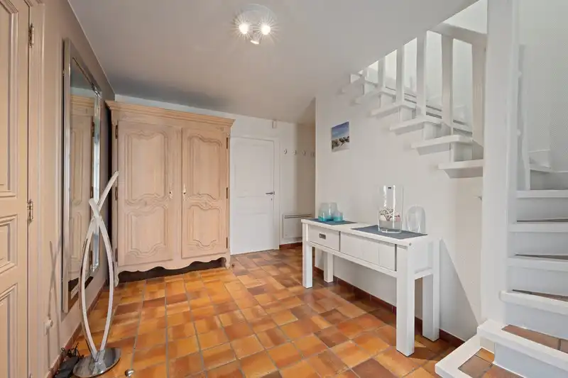 Verzorgde halfopen bebouwing met vele mogelijkheden te De Haan. foto 4