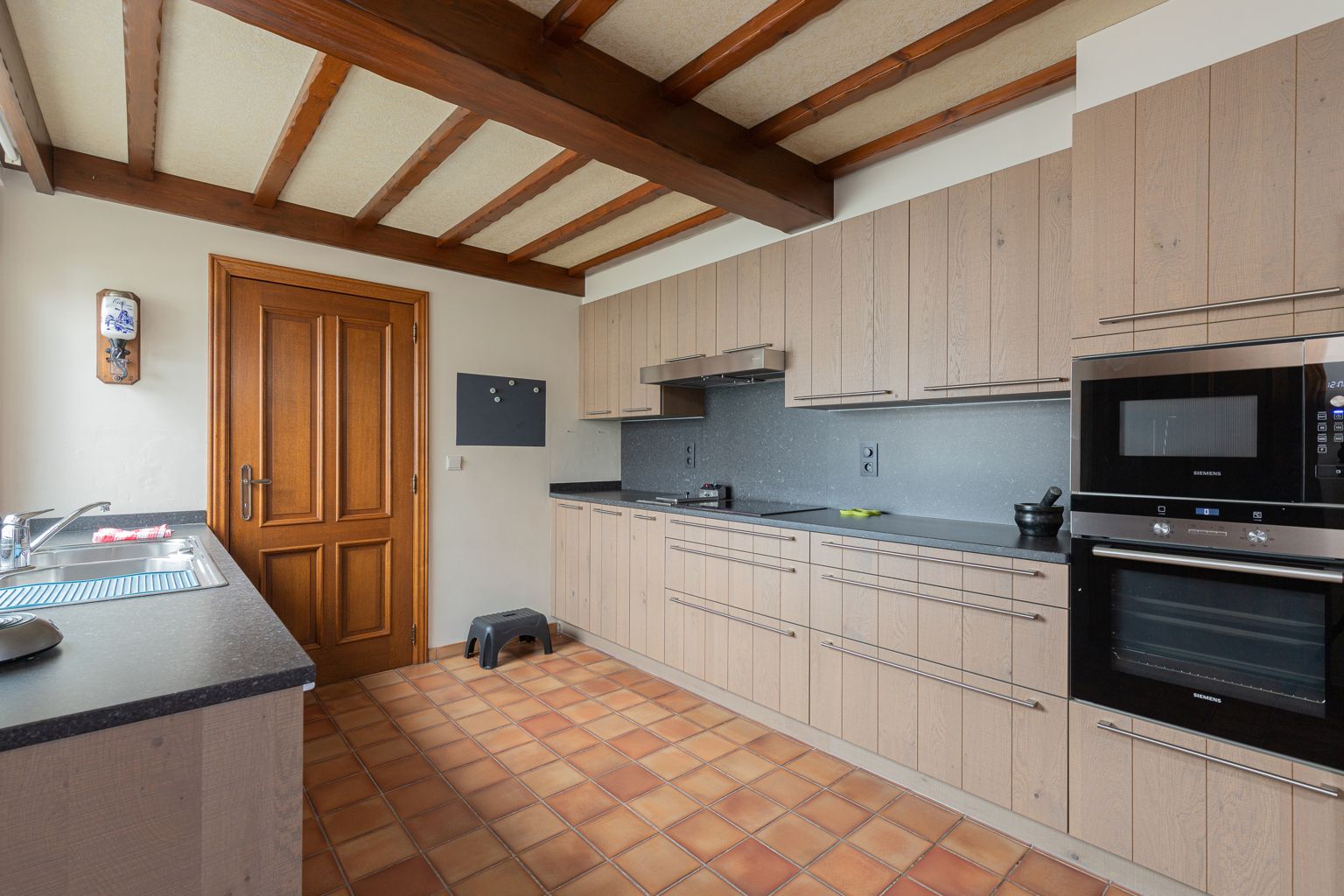 Rustig gelegen halfopen bebouwing met garage. foto 4