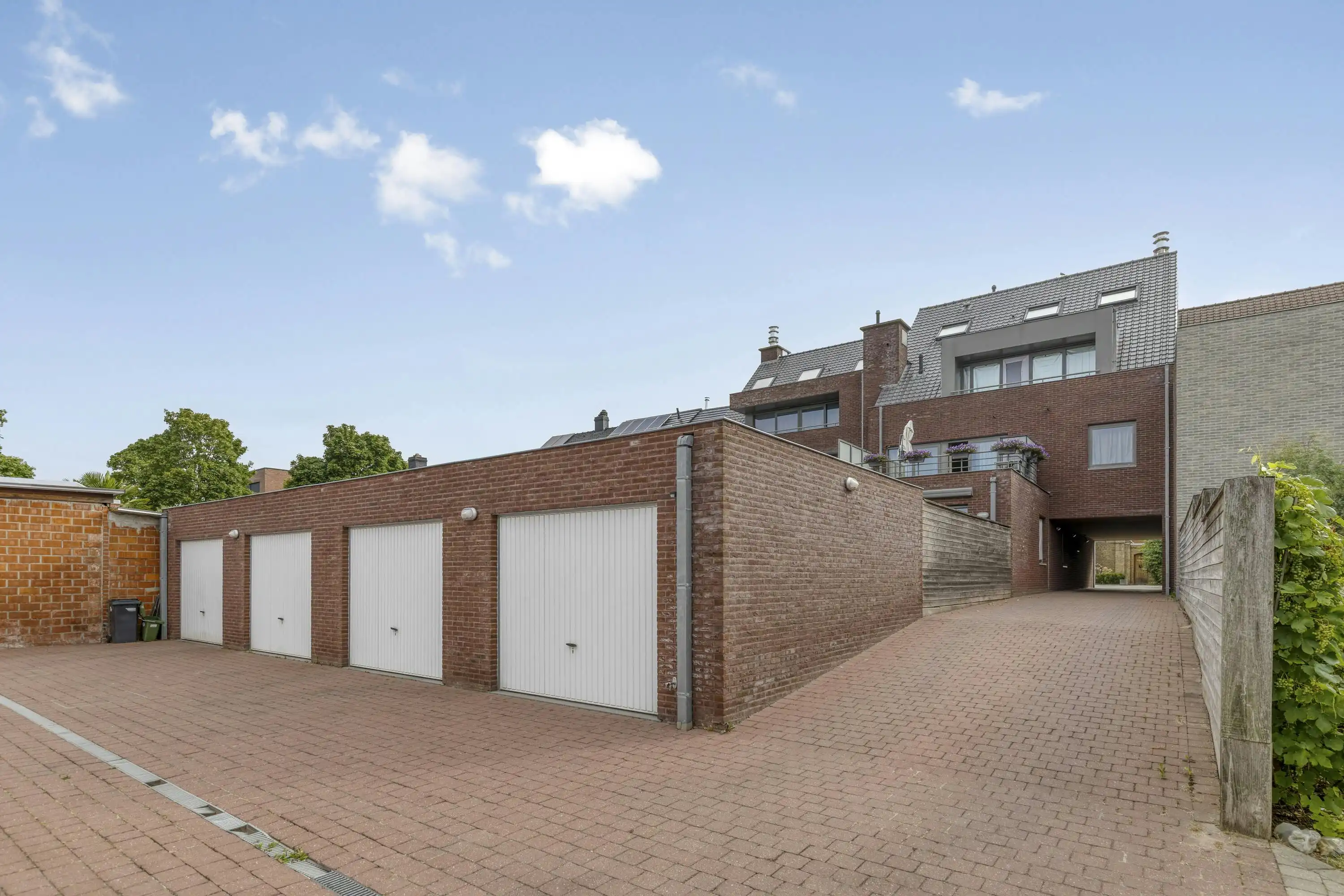 Instapklaar appartement in Ieper met terras en garage  foto 11