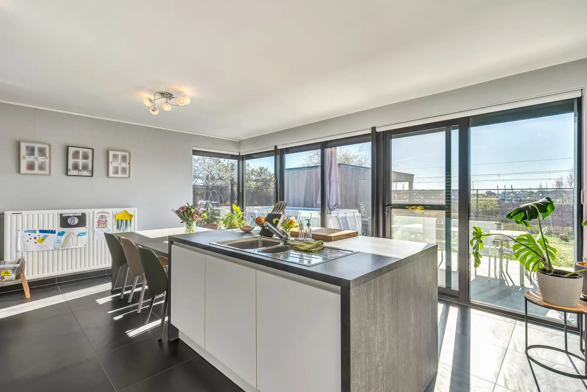 Moderne, instapklare en energiezuinige halfopen bebouwing foto 8