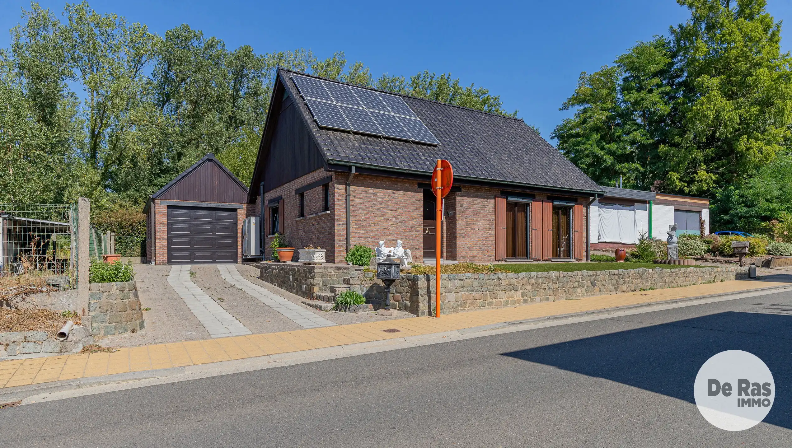 Hoofdfoto van de publicatie: EREMBODEGEM - Vrijstaande bungalow - 2 slpk, tuin en garage!
