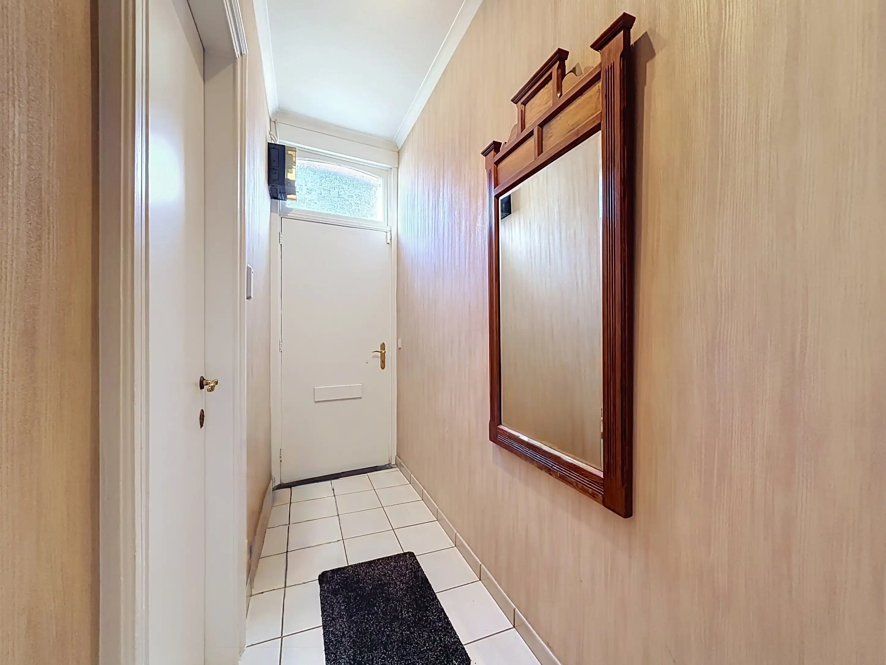 Te koop: Ruime woning met mogelijkheid tot 4 slaapkamers en tuin in Marke! foto 2