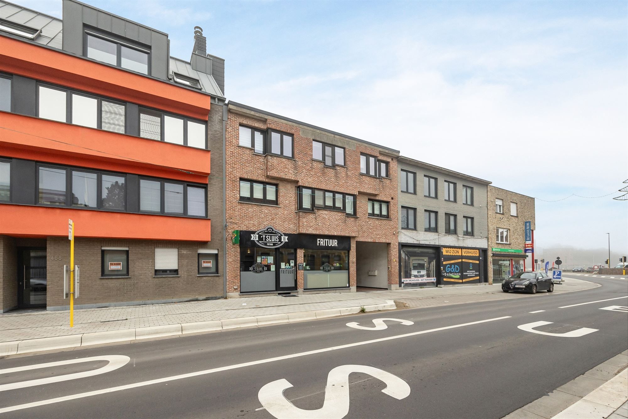 Handelspand van 153m² met een rendement van 6,20% foto {{pictureIndex}}