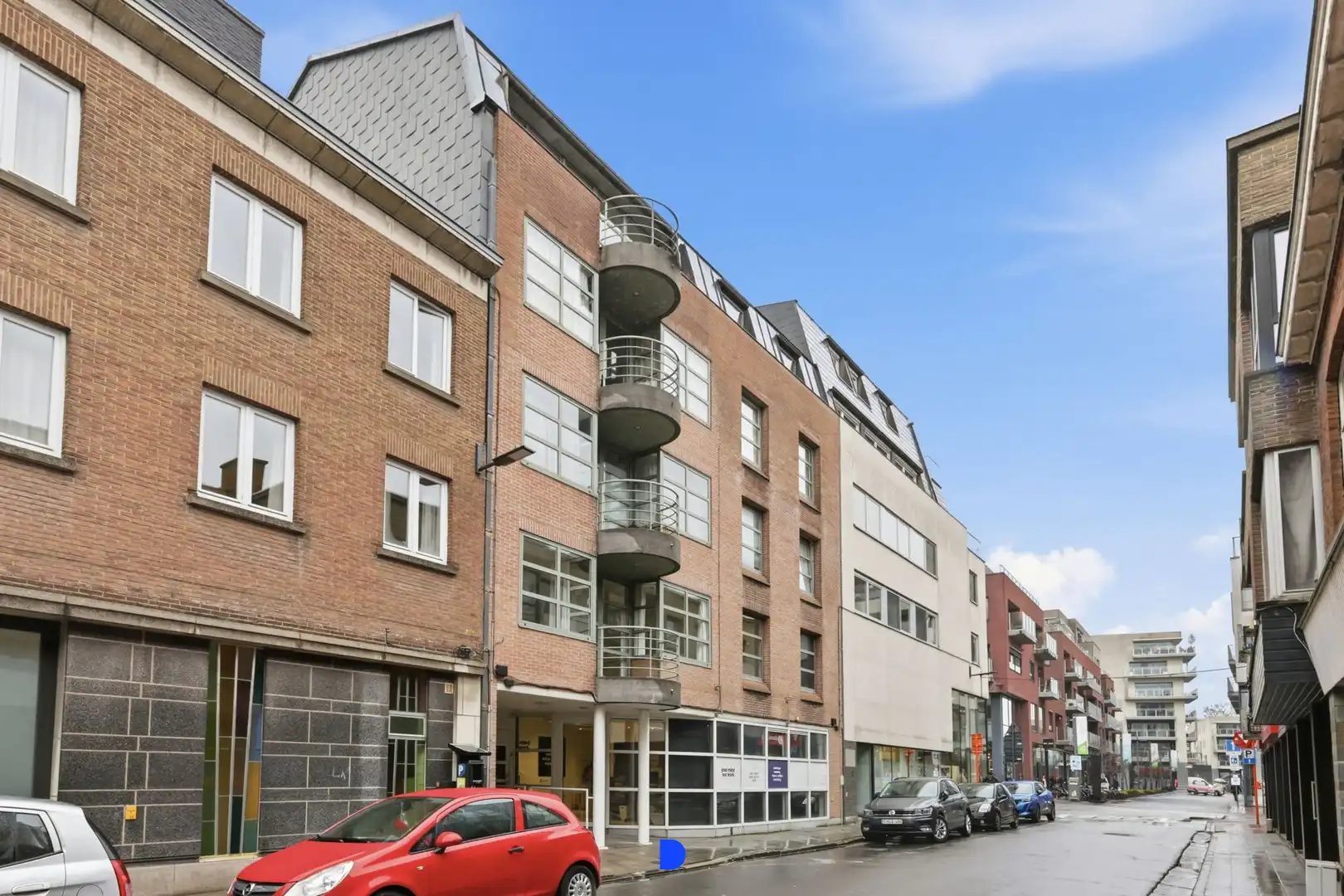 Ruim appartement in het centrum van Roeselare foto {{pictureIndex}}