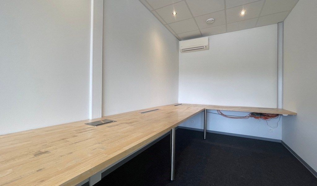 Gerenoveerde instapklare kantoren te huur aan station van Lint foto 8