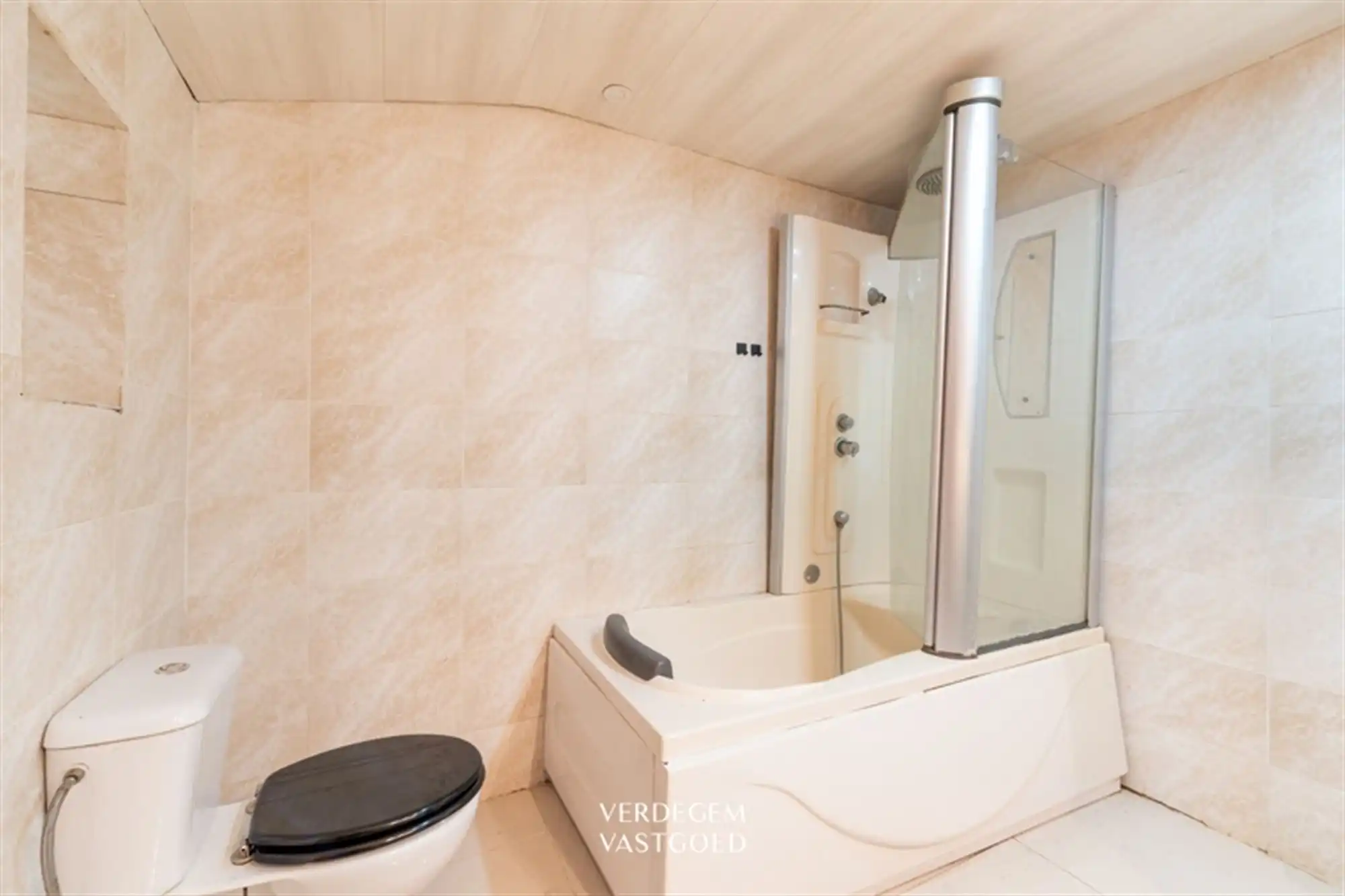 Rustig gelegen rijwoning met 3 slaapkamers en terras foto 12