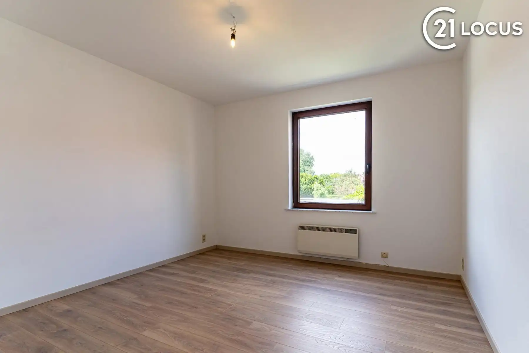 Ruim instapklaar appartement met garage in Burcht foto 13