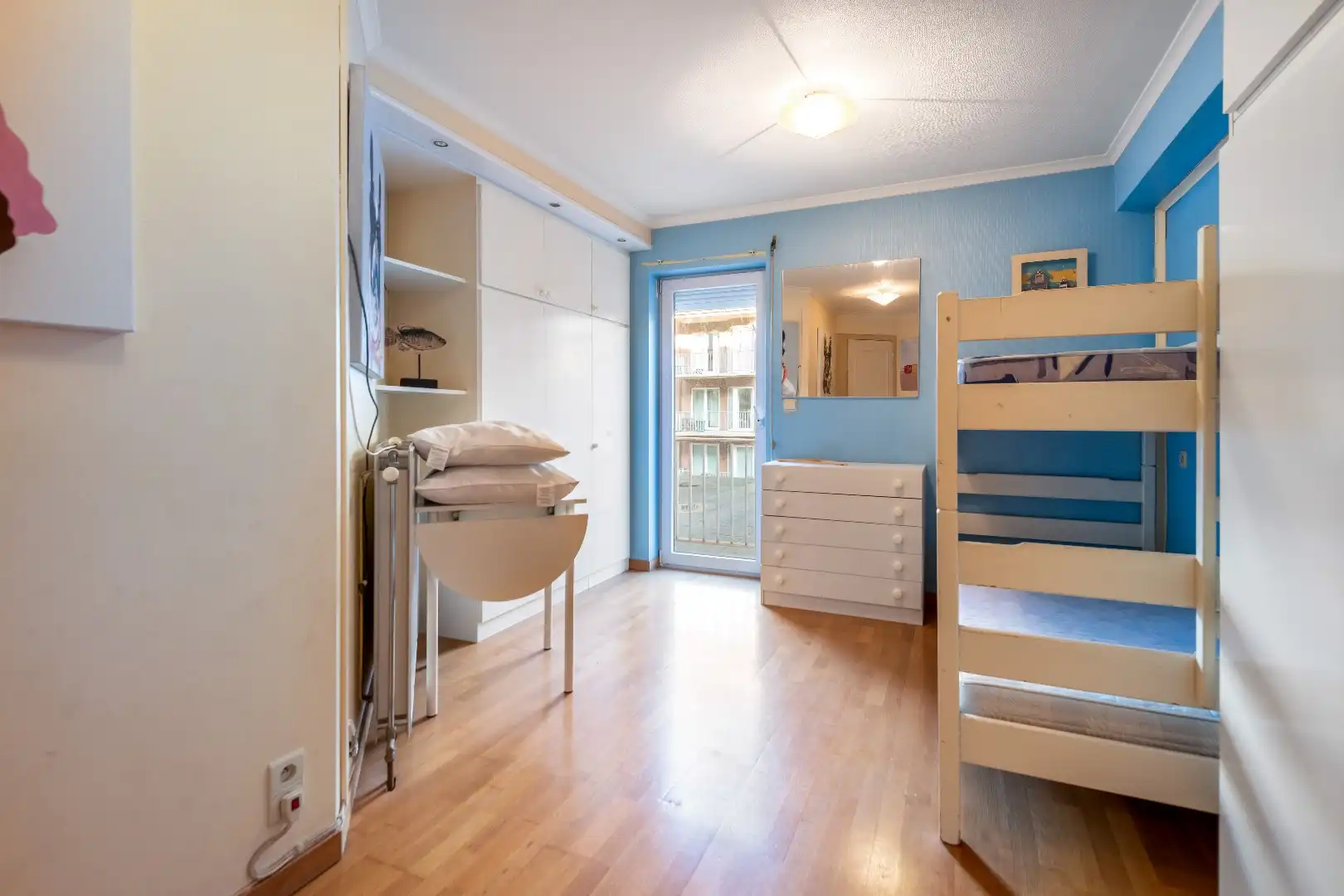 Aangenaam appartement met twee slpks gelegen op de Parmentierlaan vlakbij de Bayauxlaan. Parking mogelijk! foto 12