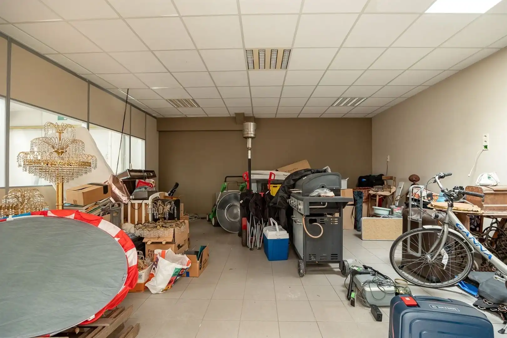 Woning met doorrit en ruime opslag – multifunctioneel eigendom foto 11