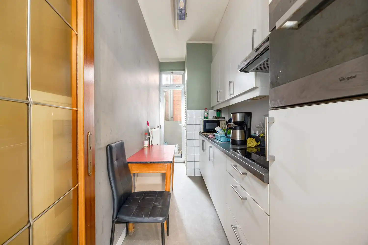 Op te frissen opbrengsteigendom comm. ruimte + 2 app. foto 13