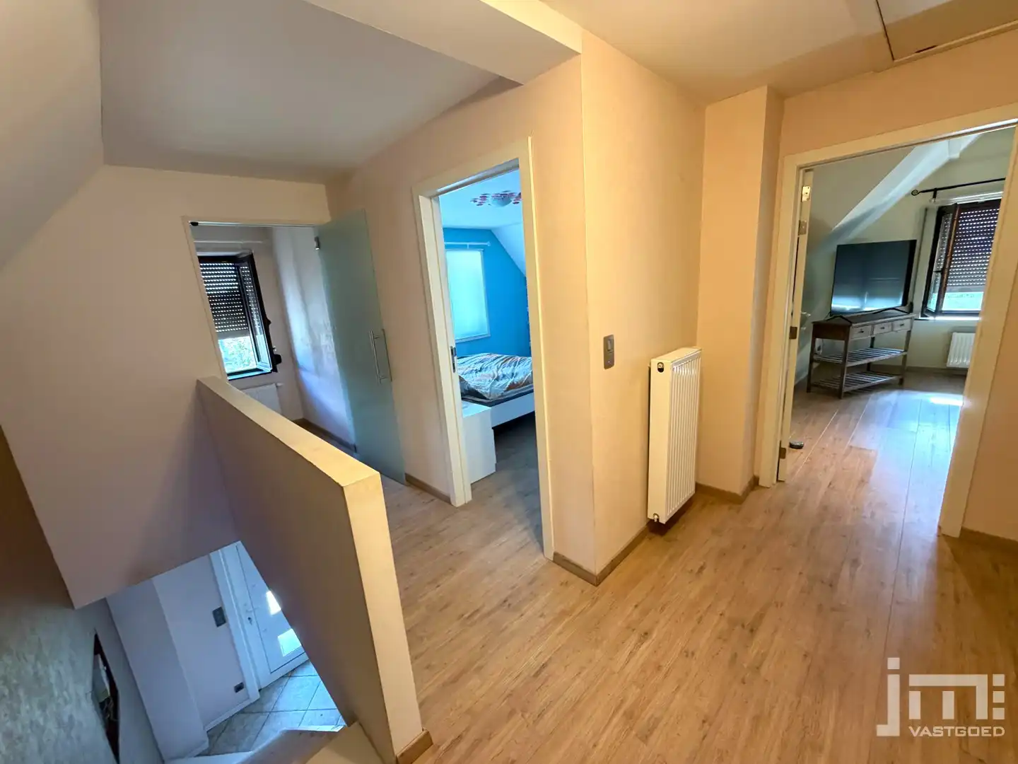 Ruime woning met aparte garage en afgesloten tuin foto 9