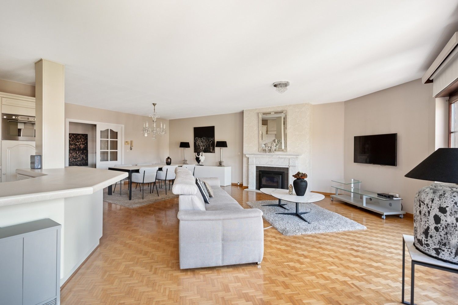 Ruime woning met polyvalente (kantoor)ruimte & tuin te Lier! foto 6