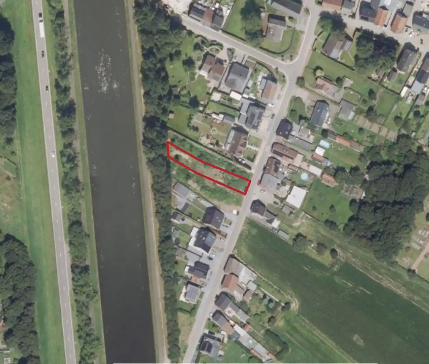 Bouwgrond halfopen bebouwing van 06a49ca. foto {{pictureIndex}}