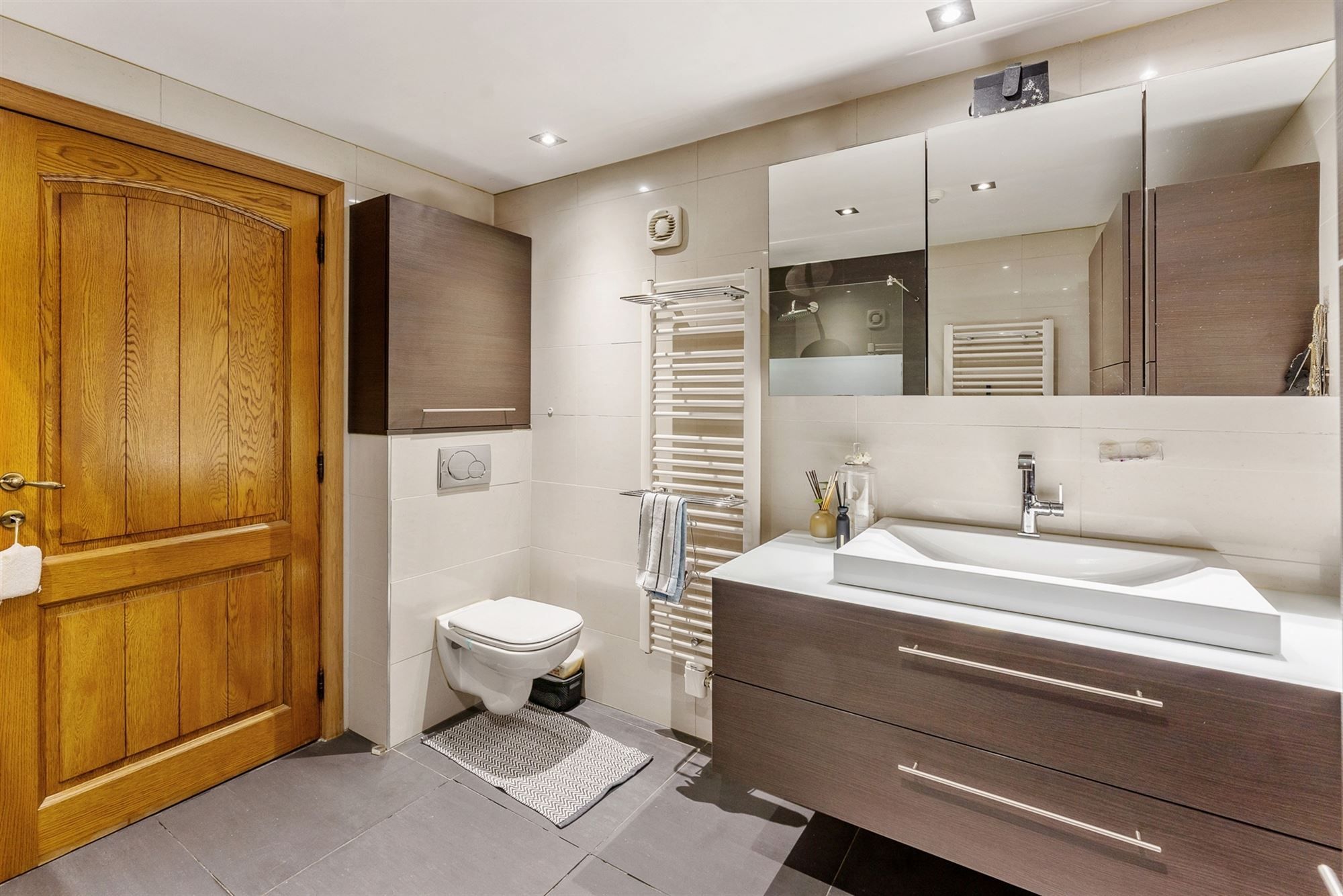 PERFECT ONDERHOUDEN WONING MET 4 SLAAPKAMERS OP CENTRALE LIGGING IN STAL (BERINGEN) foto 13