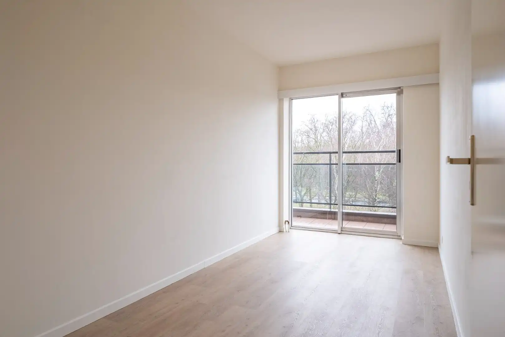 Gezellig en ruim hoekappartement met veel lichtinval en zonnige terrassen!  foto 12