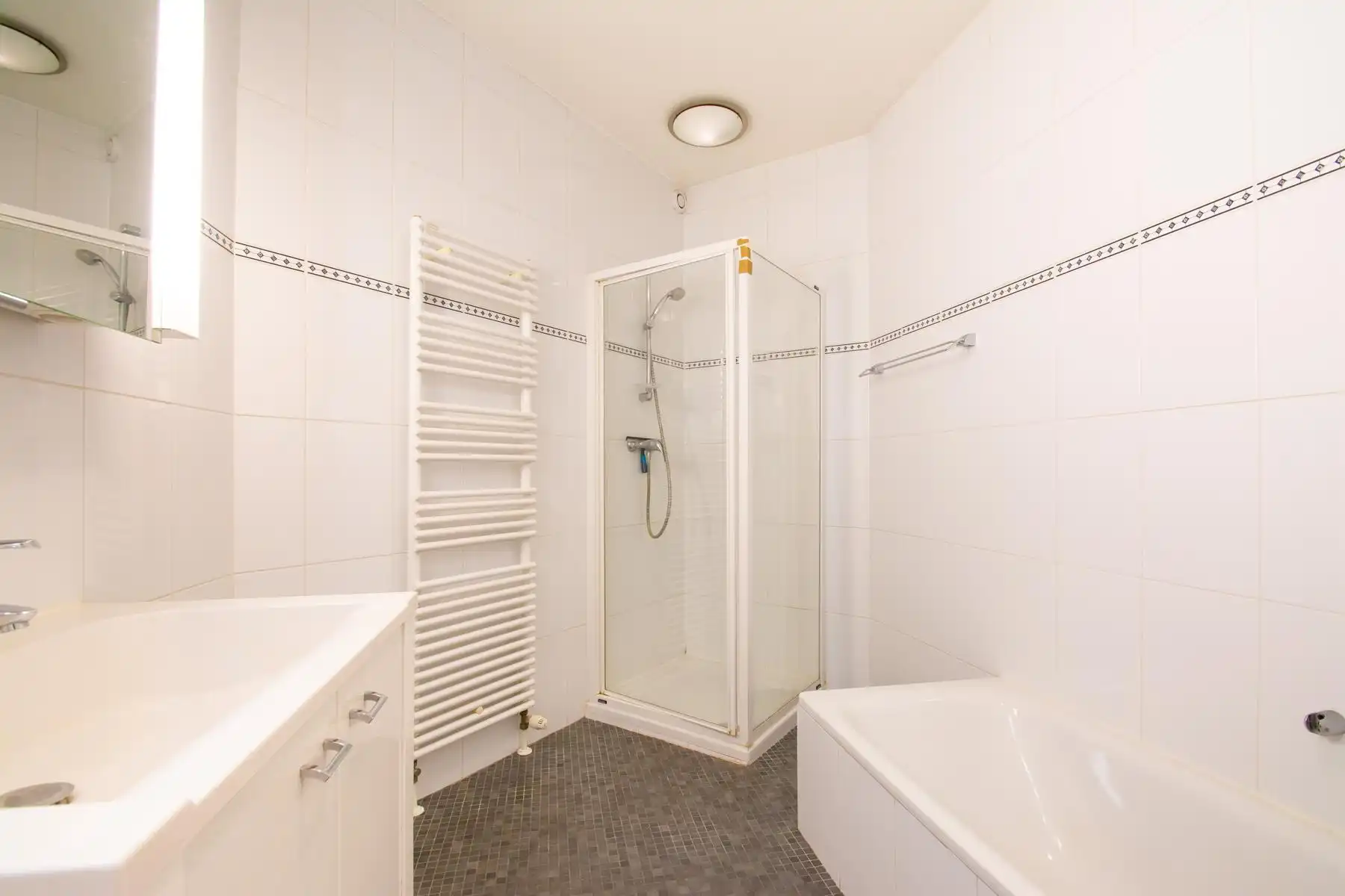 Prachtig gemeubeld app. 1 Kamer + gemeenschappelijke TUIN!!! foto 10