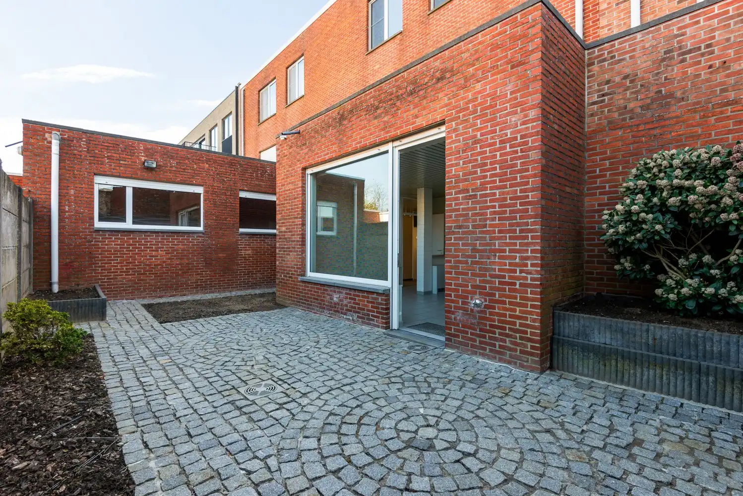 Handelsgelijkvloers in het centrum van Wijnegem! foto 2