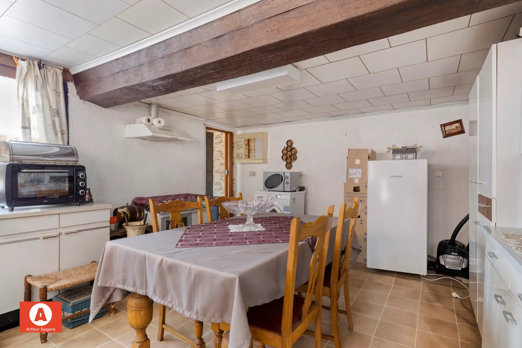 Solide half-open bebouwing met achtergelegen fietswegel. foto 13