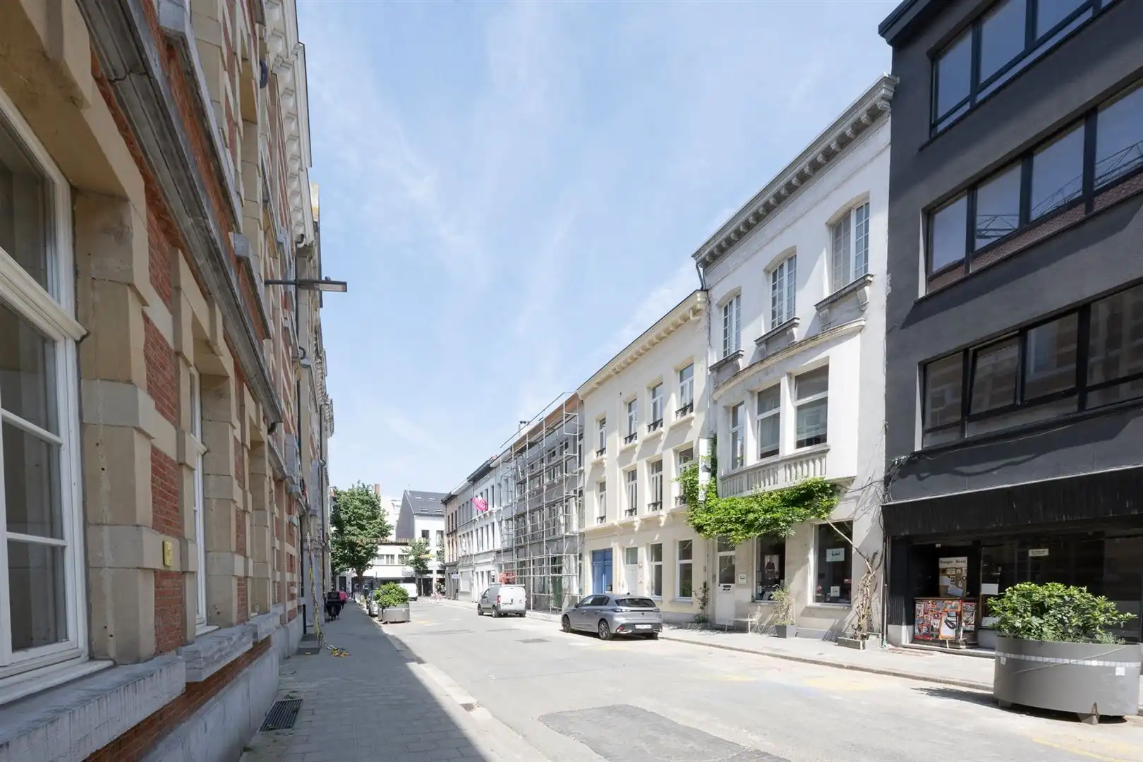 Duplex met herenhuisallure en stadstuin in Sint-Andries  foto {{pictureIndex}}