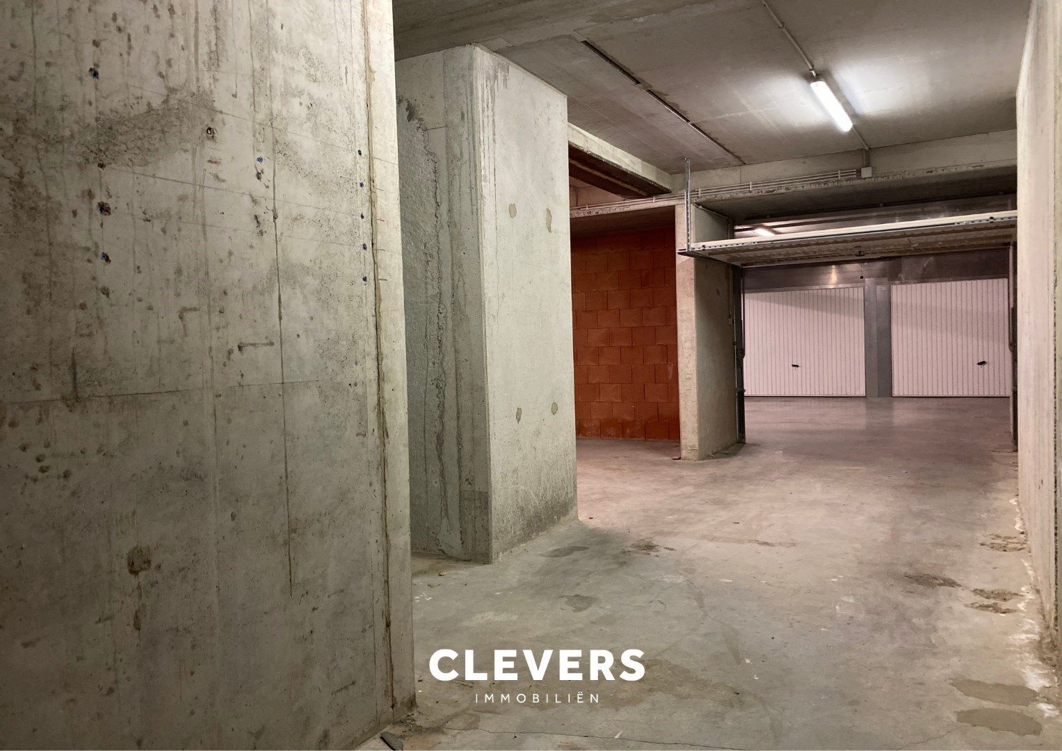 Grote garagebox met voetgangersingang aan Leopoldpark/haven foto 7