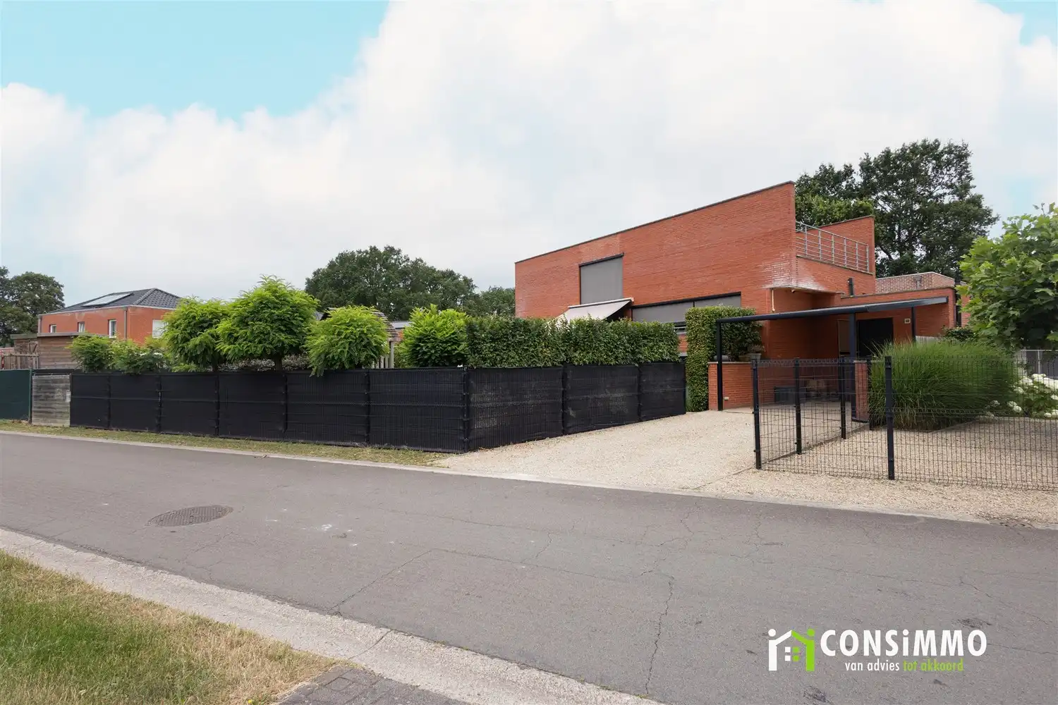 Unieke woning met een karaktervolle industrieel-landelijke architectuur foto 3