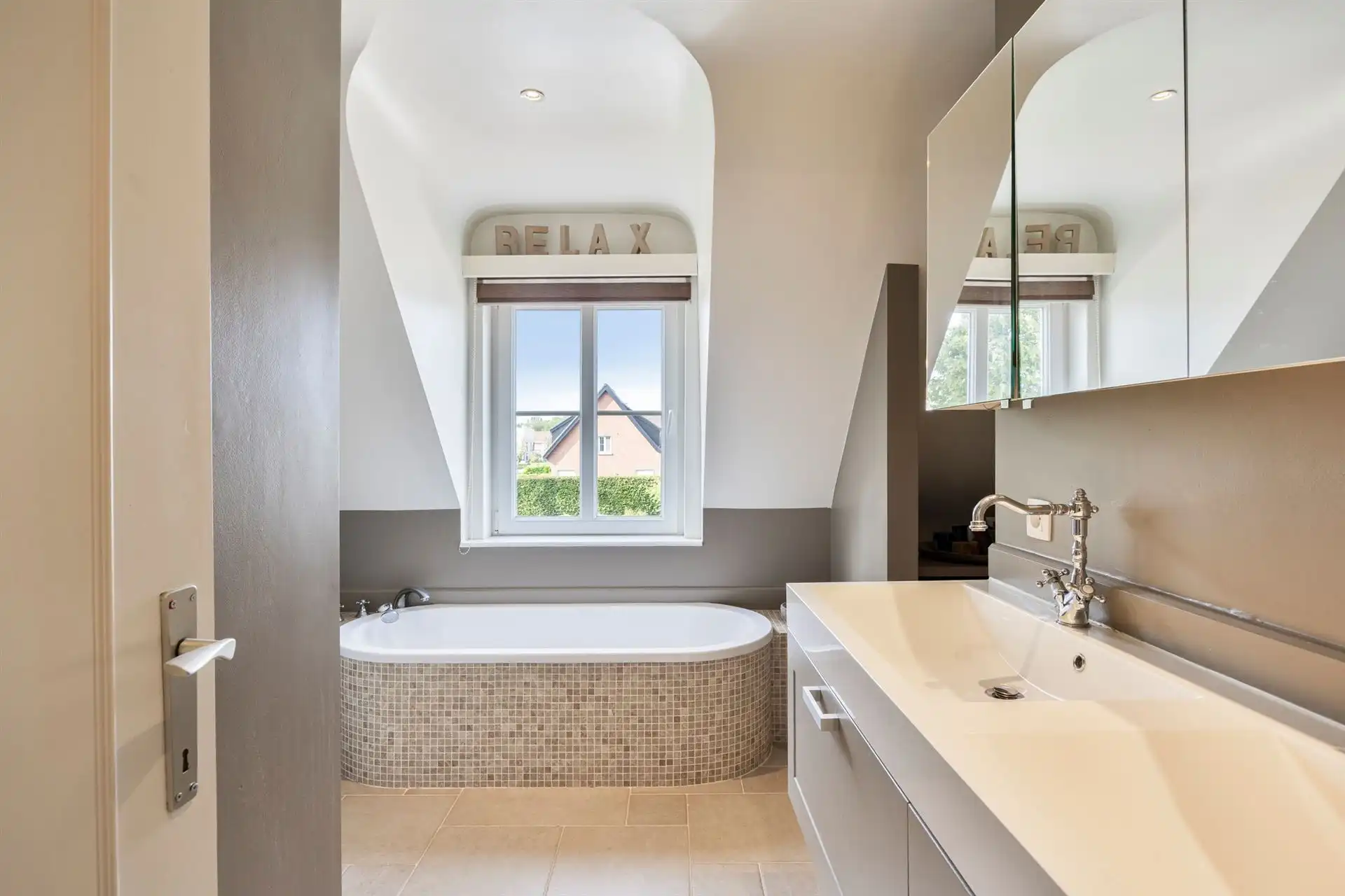 Instapklare woning met 3slpk's en bew. opp. van 220 m²! foto 20