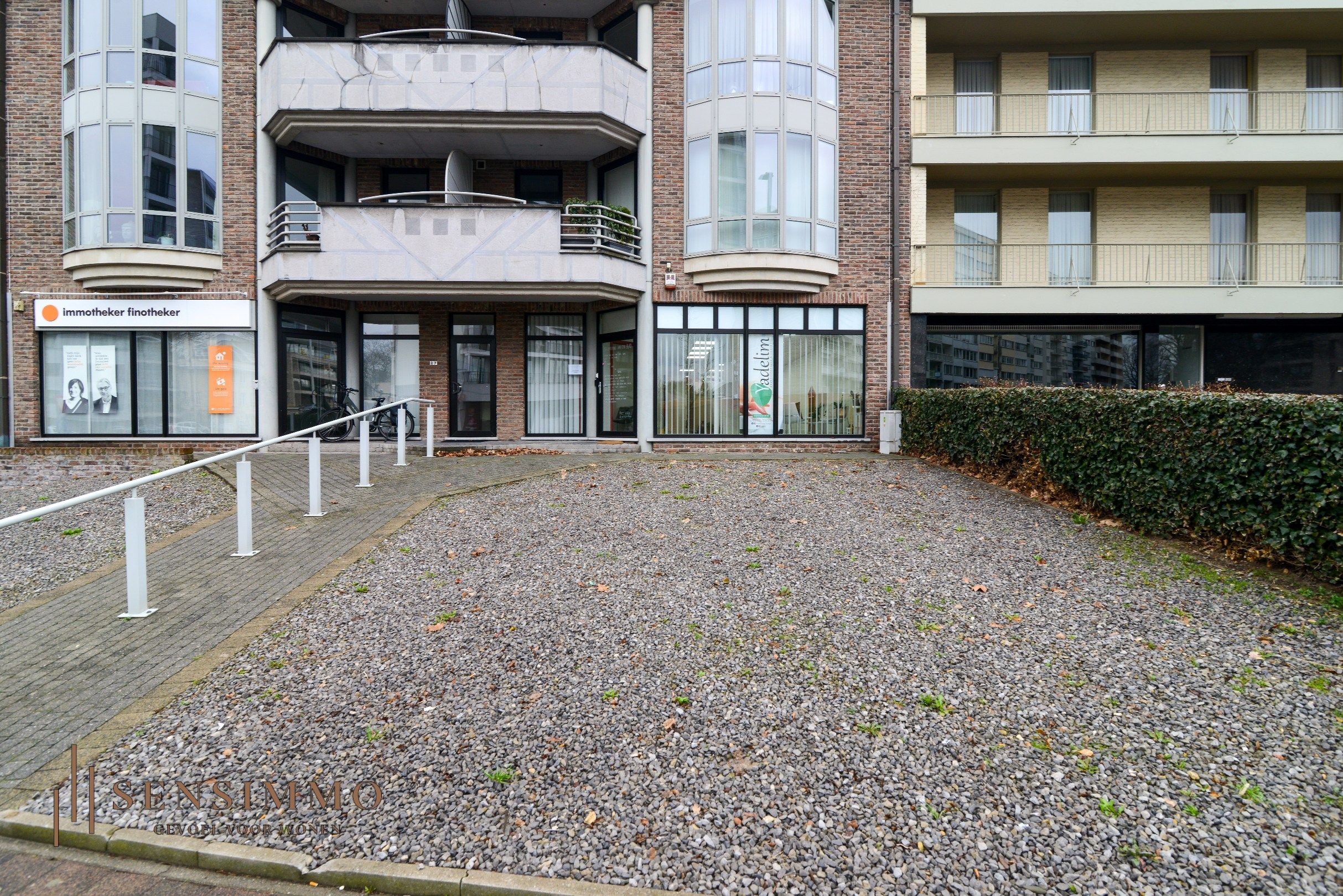 Handelsgelijkvloers van 200m² te Genk centrum, onmiddellijk beschikbaar foto 13