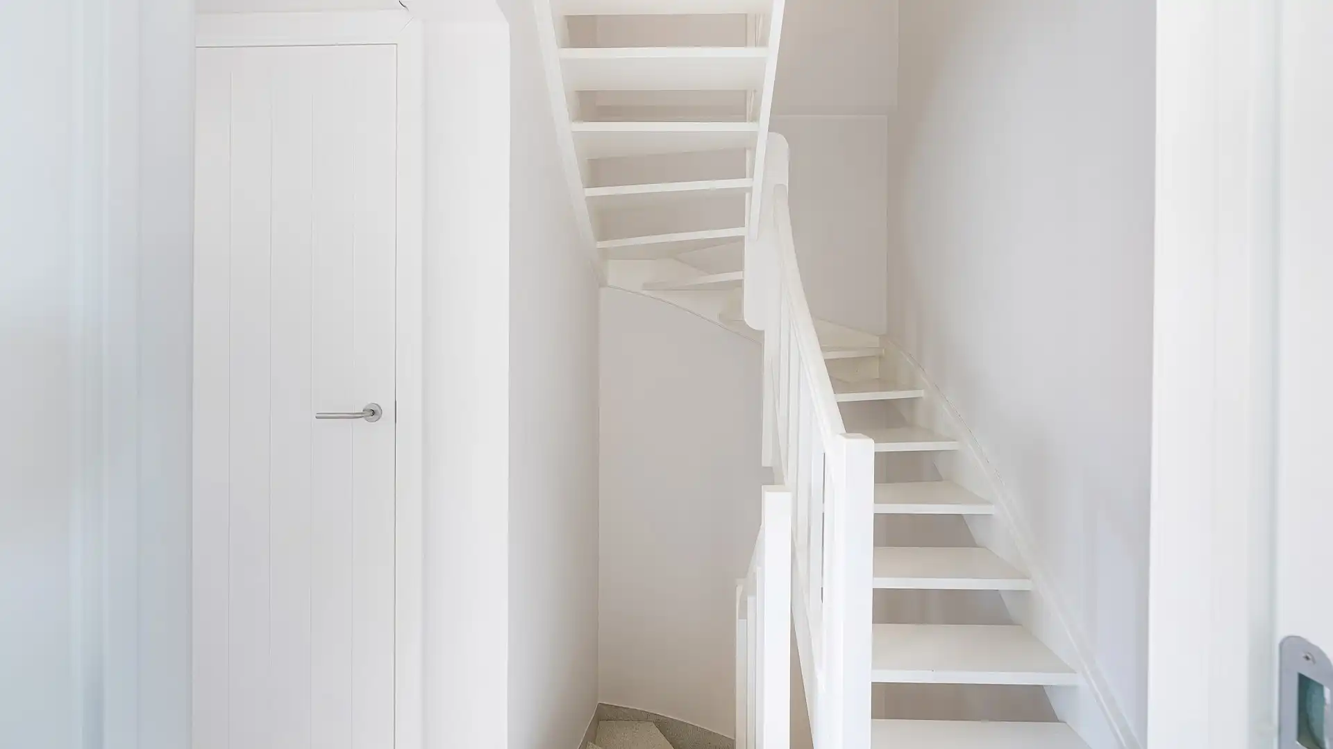 Ruime, stevige gezinswoning met 5 kamers en garage foto 18